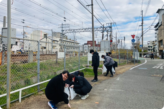 家族とコミュニケーションする看護師