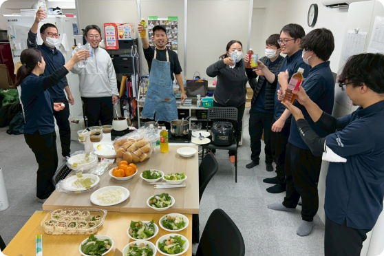 夜間も対応するスタッフ